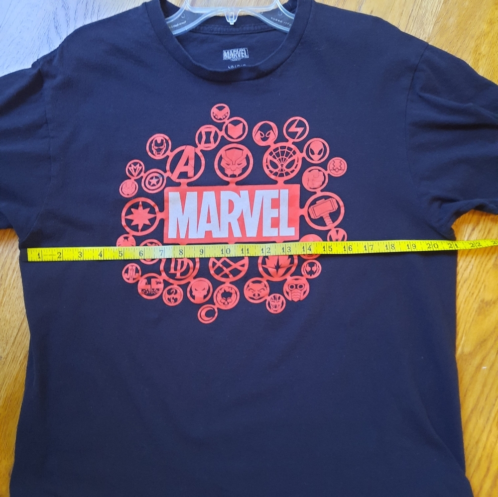 Marvel Black Short Sleeve Tee with Marvel  Character Logos. Size Large - Picture 6 of 7